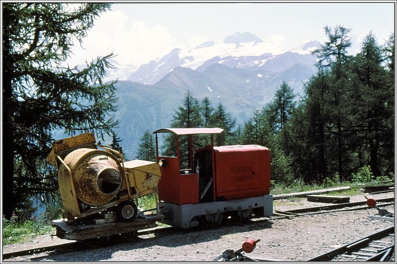 Ein Bauzug in Chteau d`Eau. (Archiv 08/94)
