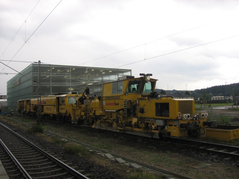 Ein Bauzug der Firmer Schweer Bau steht am 30.07.2007 in Hennef (Sieg) auf einem Abstellgleis.
