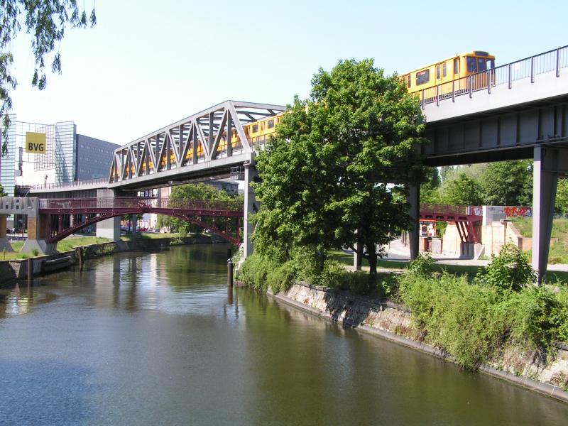 Ein bekanntes Bild.U-Bahn Zug zwischen Gleisdreieck und M�ckernbr�cke �ber dem Landwehrkanal.(siehe auch Gem�lde/K�nstler/S.Grunack)Bln.28.05.05