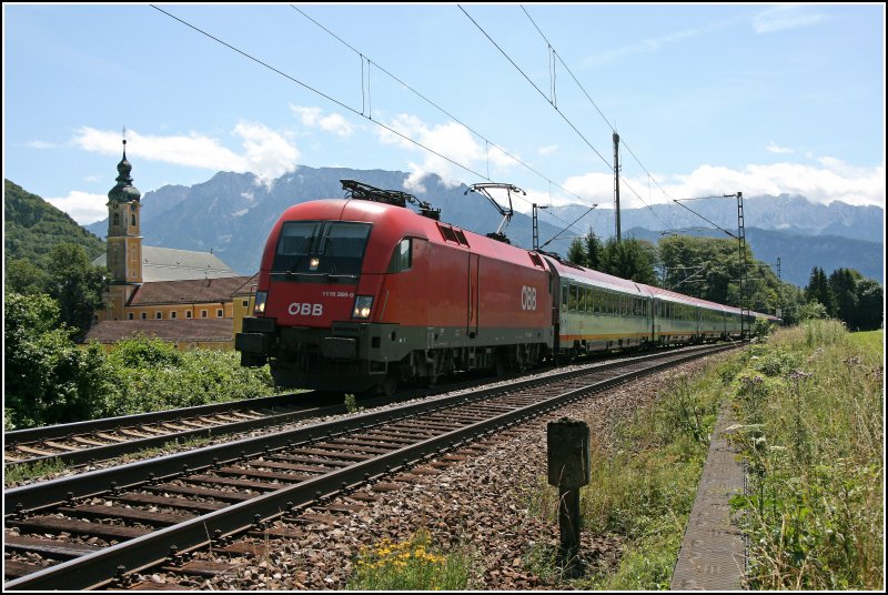 Ein Besuch meines Lieblingsfotopunkt gehrt zum Pflichtpogramm meines Urlaubes. Hier bringt die Wiener 1116 269 den OEC 565  ZUKUNFTSZENTRUM TIROL  von Innsbruck Hauptbahnof nach Wien Westbahnhof. (03.07.07)
