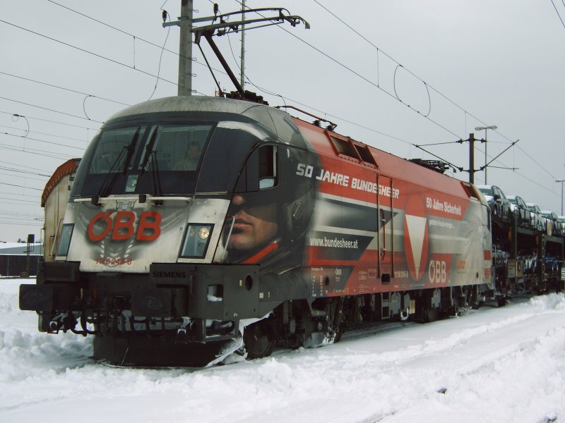 Ein Bild aus dem letzten Winter, genau vom 06.03.2006. Damals hat es mit der Freischaltung nicht geklappt.Jetzt passt es wieder in die Jahreszeit, nur der Schnee fehlt uns noch. Zum Bild: Es zeigt die 1116 246 wie sie gerade mit einem gemischten Gterzug am Welser Verschubbahnhof ankam.Es war nicht leicht durch den Tiefschnee an die Lok heranzukommen.