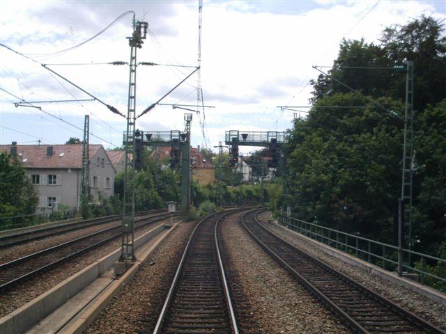 Ein Bild irgendwo im S-Bahn Stuttgart Netz.
Blick aus dem ET423.
Photo by DJ.Anand