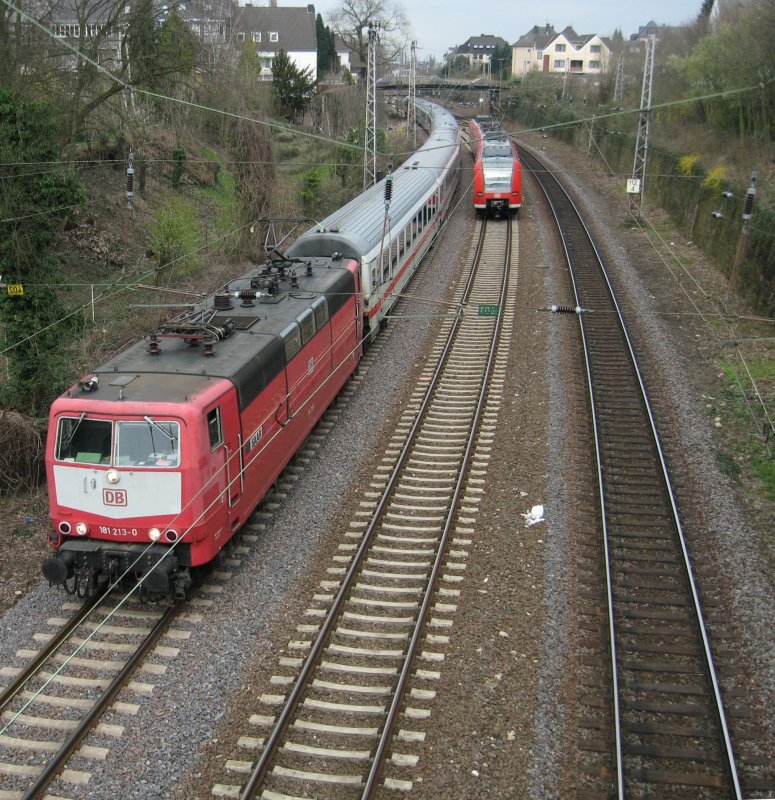 Ein Bild von meiner kleinen Trier-Tour. 181 213   SAAR  ist am 26.03.2008 mit IC 436 Richtung Luxemburg unterwegs. Im Hintergrund ist noch 425 086 als RB 73 nach Trier Hbf zu sehen. Insgesammt habe ich in Trier zu meinem Gl�ck 3 von 4 orientroten Loks gesehen und zwar: 181 213, 181 218 und 181 224.