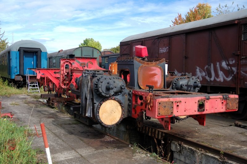 Ein bis auf die Zylinder  freigelegter  Rahmen einer Dampflok der Baureihe 80 oder doch 89 ? ber Ergnzungen wr ich dankbar. Aufgenommen am 05.10.2008 in Kornwestheim.