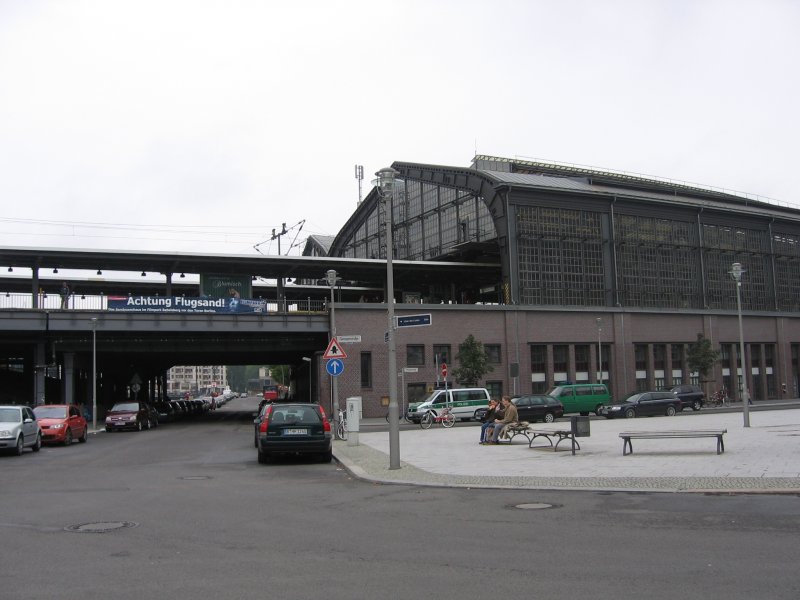 Ein Blick auf den Bahnhof Berlin Friedrichstrae.......Aufgenommen am 02.10.05