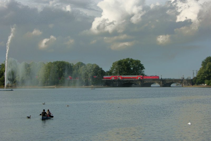 Ein Blick auf die Lombardsbrcke in Hamburg. 18.07.2009