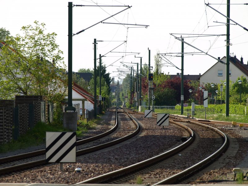 Ein Blick Richtung Rastatt vom Bahnhof Gaggenau aus gesehen. Die Murgtalbahn am 25. April 2009.