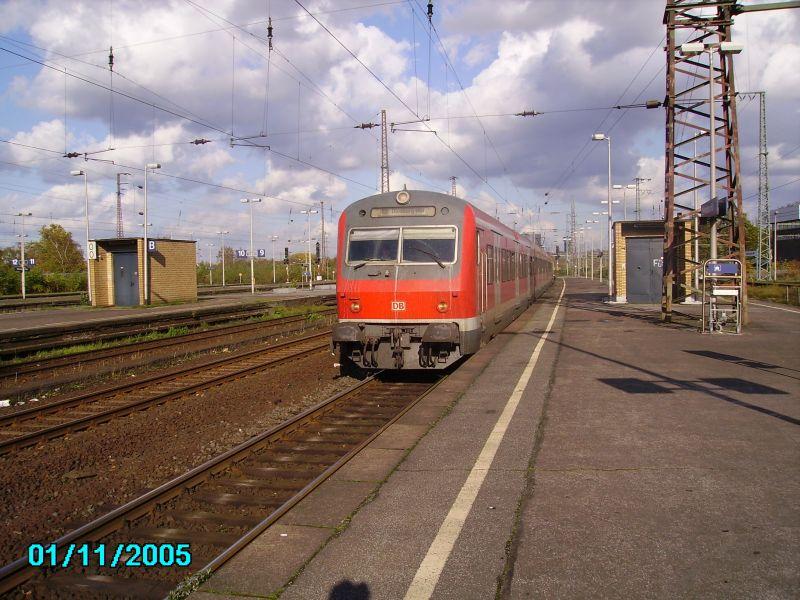 Ein BXf-wagen der Linie S2 fhrt in Oberhausen HBF ein