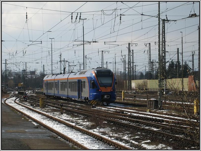 Ein Cantus-Triebzug mit 427 007 ist am 23.03.2008 im Gleisvorfeld des Gttinger Bahnhofs abgestellt.