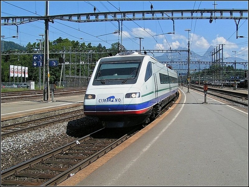 Ein CIS verlt am 04.08.07 den Bahnhof Arth-Goldau. (Hans)