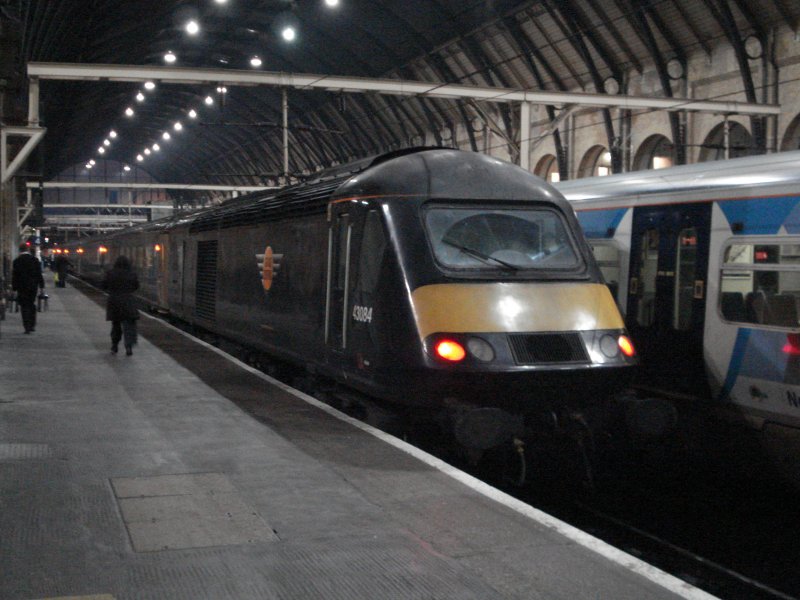 Ein Class 43-Triebzug (ehemals HST 125) der Great Central Railway wartet am Abend des 14.02.09 darauf, sich auf die East Coast Main Line in Richtung Sunderland zu begeben.