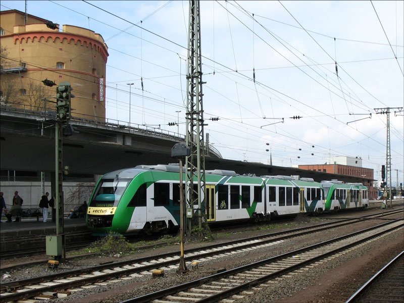 Ein Coradia LINT 41 (BR 648) + LINT 27 (BR 640) von vectus nach Limburg an der Lahn; Koblenz, 04.04.2008
