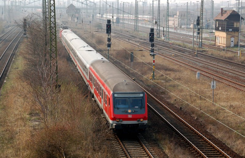 Ein D-Zug von Leipzig nach Dresden passiert am 04.04.09 Leipzig Ost.