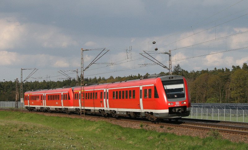 Ein Dauerbrenner in Sachen Versp�tung ist der RE 3861 von Mainz �ber Mannheim nach Karlsruhe. Am 25.04.2008 legt er sich 15 Minuten zu sp�t in den Bogen der KBS 700 zwischen Neulu�heim und Wagh�usel.