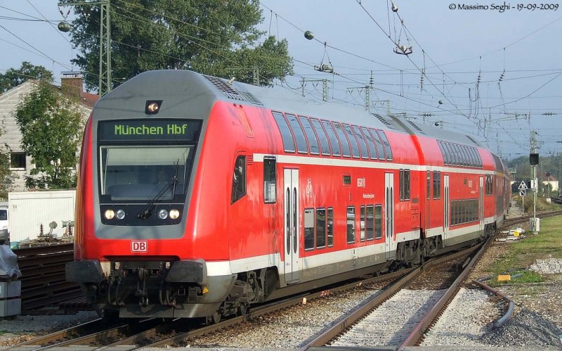 Ein DB-Regio Zug nach Mnchen Hbf.

Rosenheim, 19 September 2009