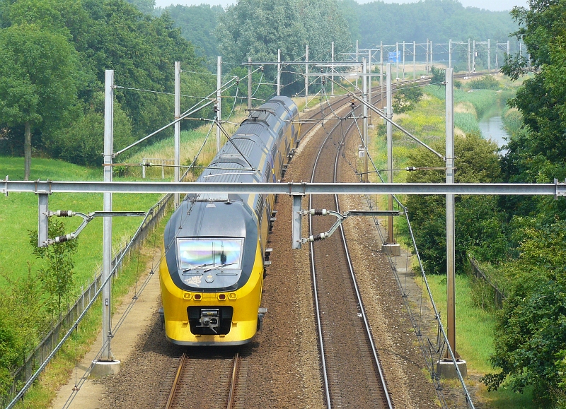 Ein DD-IRM Triebzug BR 8600/8700 unterweg von Amsterdam CS in Richtung Leiden am 28-06-2009.