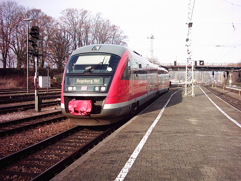 Ein Desiro bei der Einfahrt in Lindau am 2.12.05.