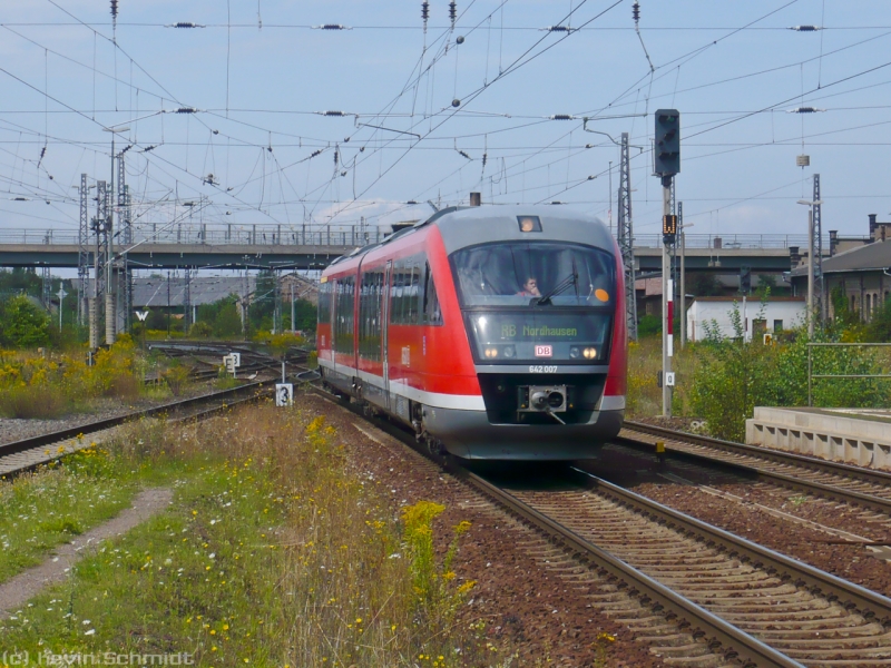 Ein Desiro von Erfurt Hbf erreicht Nordhausen auf Gleis 2. (22.08.2009)