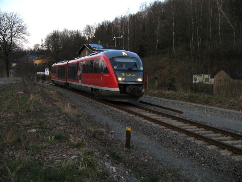 Ein DESIRO der Erzgebirgsbahn f�hrt am 07.04.07 abends in den Bahnhof Burkhardtsdorf ein