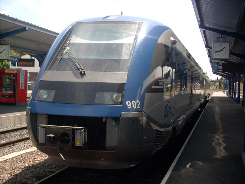 Ein Dieseltriebzug, vgl. mit BR 641 in Frankreich, genauer: Haguenau, 26.06.2004