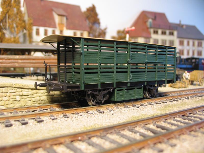 Ein doppelbdiger Geflgelwagen. Aus Wrttemberg ;-). Der Wagenkasten ist aus Messing. Das Fahrgetsell wieder von Brawa, nur etwas gestreckt.