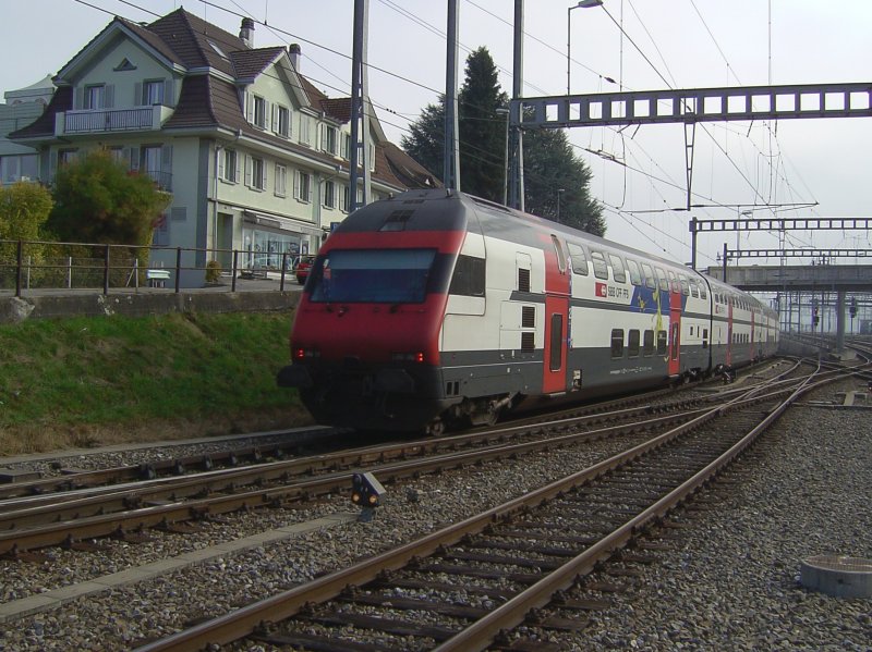 Ein Doppelstock IC am 03.11.2007 in Spiez bei der Ausfahrt in Richtung Interlaken. 