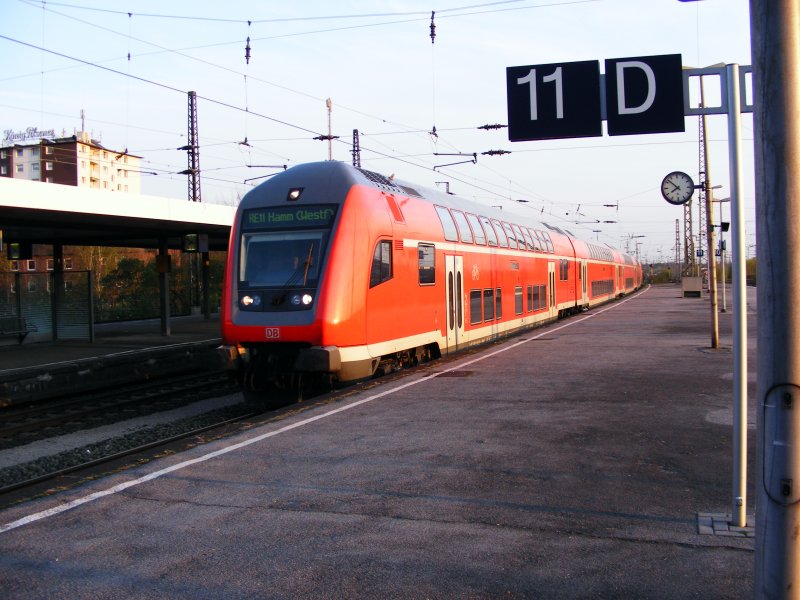 Ein Doppelstockwendezug im Duisburger Hauptbahnhof am 17. April 2008.