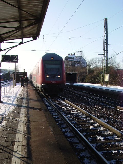 Ein Doppelstockzug in Frankfurt Mainkur.