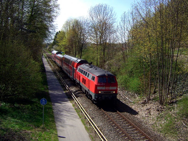 Ein Doppelstockzug unterwegs auf der Rottalbahn am 20.04.2008 mit einem Speisewagen der als Fahrradwagen genutzt wurde. Das ist ganz was besonderes weil auf dieser Strecke normalerweise nur Triebwagen der BR 628 und am Samstag der IC Rottalerland fahren. Der Zug ist zusehen bei Pfarrkirchen Ost. 