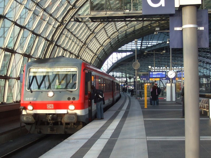 Ein doppelter 628er steht bereit zur Fahrt nach Stettin Hbf.
17.2.08/8.06