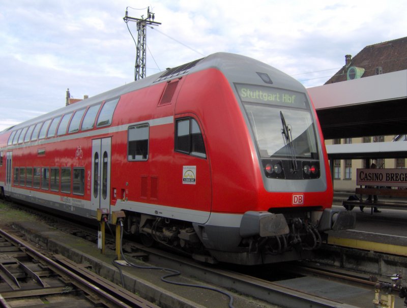 Ein Dosto fhrt als IR nach Stuttgart. Hier am Startbahnhof Lindau am 09.03.07