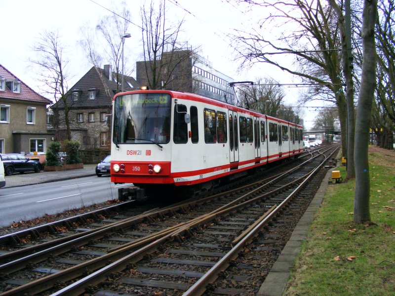 Ein dreiteiliger Stadtbahnwagen B der zweiten Generation zwischen den Haltestellen Kohlgartenstrae und Vosskuhle in Dortmund als Zug der Linie U47 nach Aplerbeck am 19. Dezember 2008.