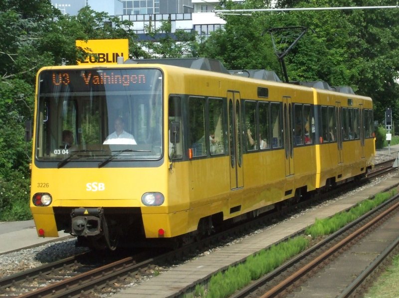 Ein DT-8 Triebzug der SSB Stuttgart fhrt an der Haltestelle SSB-Zentrum ein. (10.06.2008)