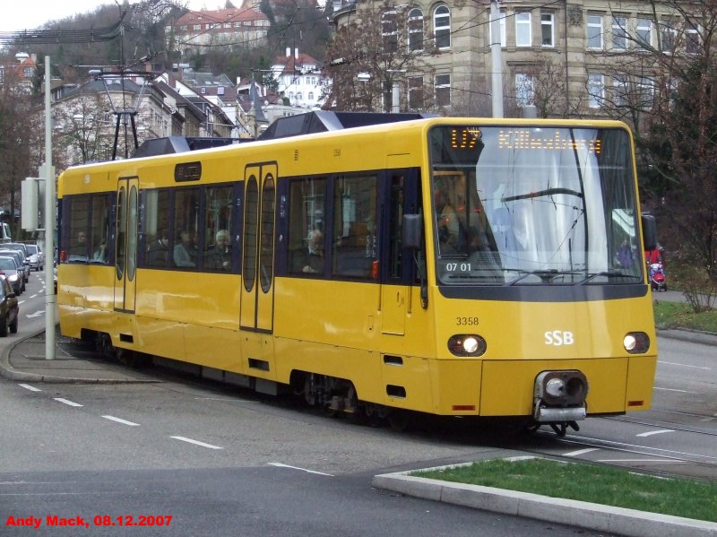Ein DT-8.10 (3358) kommt als U7 zum Killesberg am Olgaeck um die Kurve. (08.12.2007)