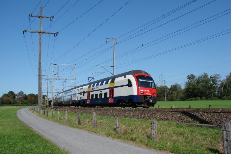 Ein DTZ der Zrcher S-Bahn verkehrte am 06.09.2009 als RE 3967  GlarnerSprinter  von Zrich nach Linthal. Hier zwischen Bilten und Ziegelbrcke.