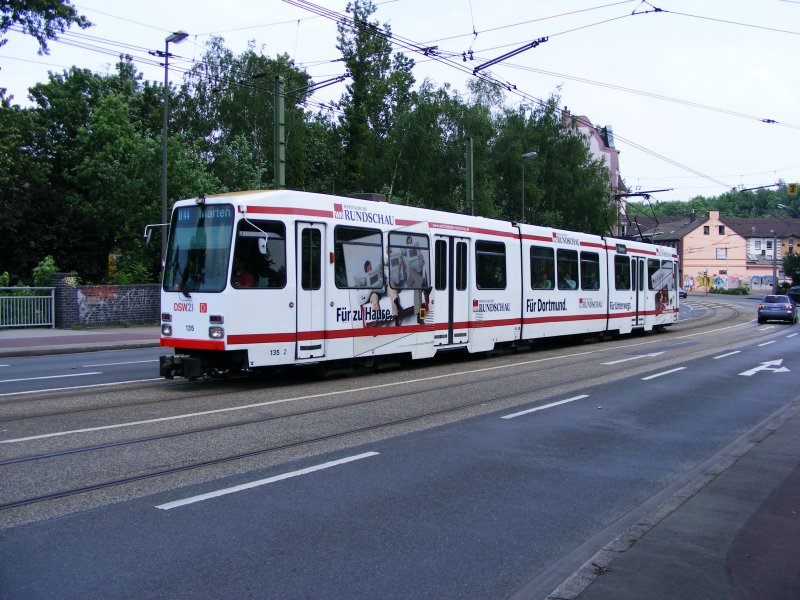 Ein DUEWAG-Stadtbahnwagen N8 der Dortmunder Stadtwerke in Dorstfeld als Zug der Linie U44 nach Marten am 16. Mai 2008.