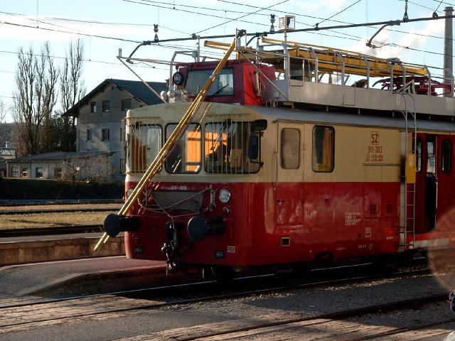 Ein E-Technik Wagen im Bf Illirska Bistrica (Grenzbahnhof nach Kroatien).