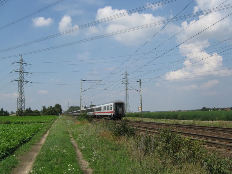 Ein EC100 von Chur nach Hamburg-Altona.Dieser Zug wurde wegen Bauarbeiten ber Gro-Gerau umgeleitet.Am 16.08.08 bei der durchfahrt in Lampertheim.