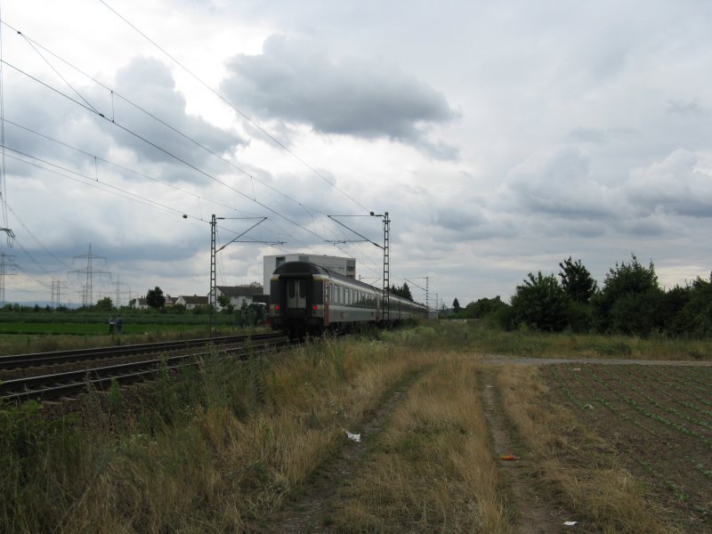 Ein EC101 von Hamburg-Altona nach Chur mit +5.Dieser Zug wurde wegen Bauarbeiten ber Gro-Gerau umgeleitet.Am 18.07.08 bei der durchfahrt in Lampertheim.