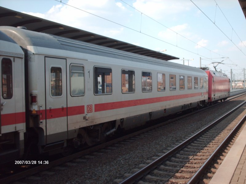 Ein eingereihter IC 1.Klasse Wagen des IC 2454 am 28.03.2007 der Bauart Avmz mit der Baunummer 73 80 19 - 91 176 - 2. Dieser Wagen ist im Dortmund beheimatet( DB Fernverkehr Dortmund).