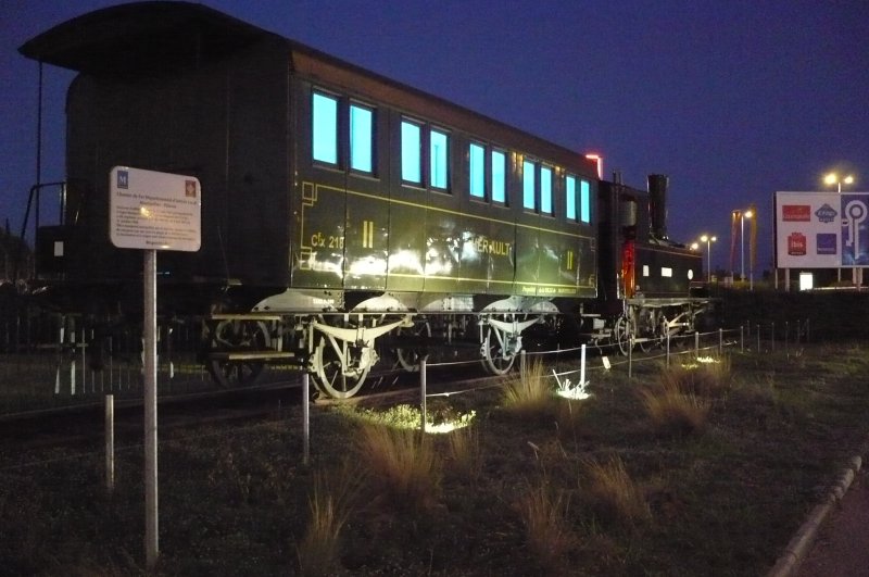 Ein Eisenbahndenkmal aus der Vergangenheit im D�partement H�rault. Diese Aufnahme entstand nahe der Stadtgrenze Montpelliers. (10.08.09)
P.S: Eine ausf�hrliche Beschreibung deses Denkmals ist bei der anderen Aufnahme in der Kategorie Frankreich / Regionen / Languedoc-Roussillon auffindbar!