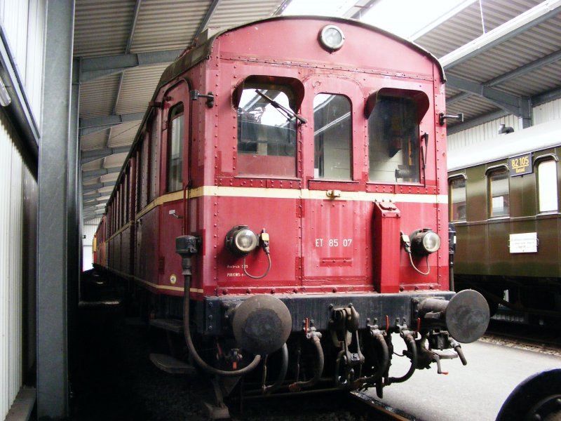 Ein elektrischer Triebwagen der DR-Baureihe ET 85 im Eisenbahnmuseum Bochum-Dalhausen am 25. Mai 2008.