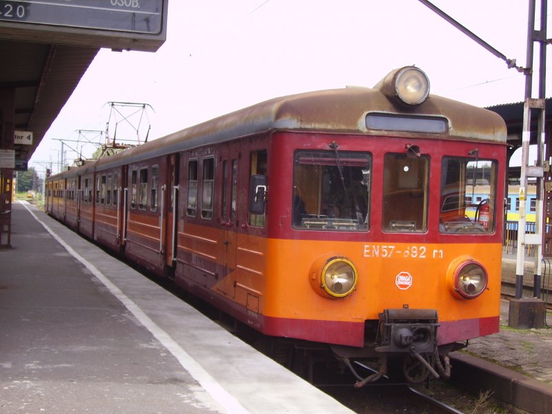 Ein EN57 im Bahnhof Gliwice. (August 2008)