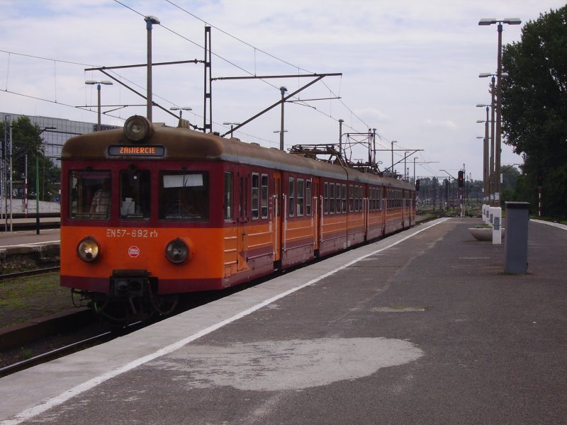 Ein EN57 im Bahnhof Gliwice. (August 2008)