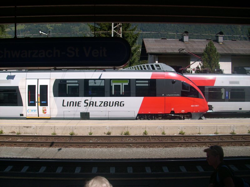 Ein ET 4023  Talent  'Linie Salzburg' stand am 27.08.07 um ca.11:50 Uhr am Bahnhof Schwarzach-St.Veit. Dieses Bild habe ich von EC 114 W�rthersee aus geschossen