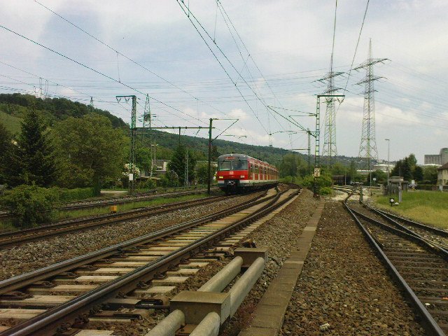 Ein ET 420 auf der S1 der S/Bahn Stuttgart?
Ja, das gibt es noch, zwischen und verstaerkungstakte werden noch von 420ern bedient.