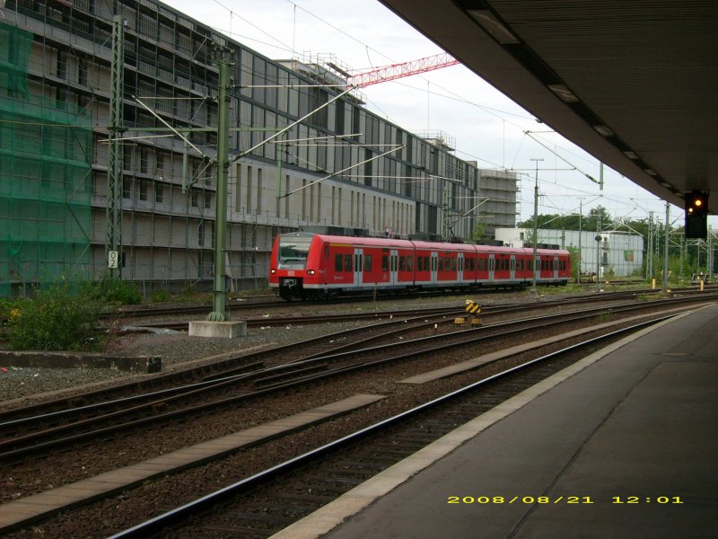 Ein ET 424 fhrt am 21.08.08 in den Hbf Hannover ein.