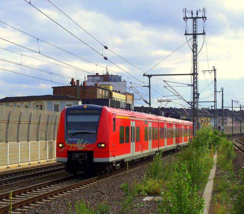 Ein ET 425 fhrt auf der RB 44 von Mainz nach Mannheim Friedrichsfeld in den SBahnhof Ludwigshafen Mitte ein, 30.06.07.