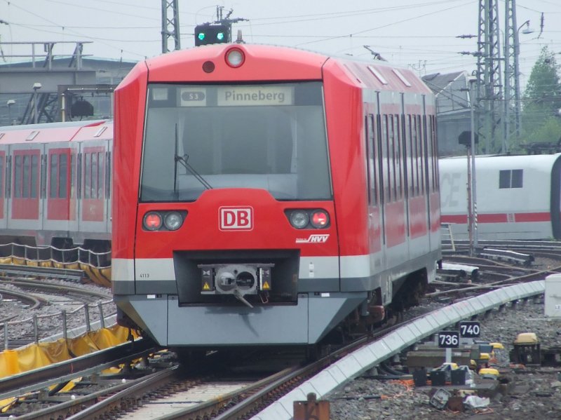 Ein ET 474 der S-Bahn Hamburg auf der S3 nach Pinneberg in Hamburg-Altona am 06.08.2008.