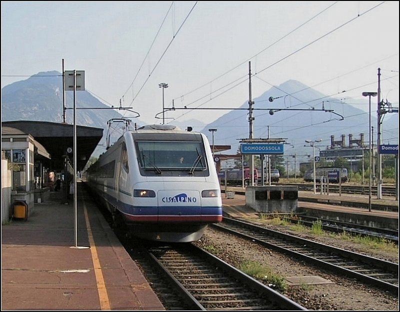 Ein ETR 470 von Cisalpino AG verlsst am 02.08.07 den Bahnhof von Domodossola.